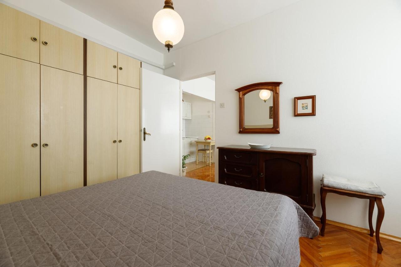 Old Town Apartment *
